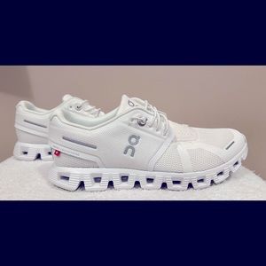 Women’s On Cloud 5 size 6.5M